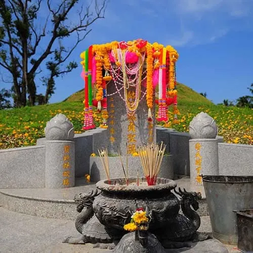 Chao Mae Lim Ko Niao Graveyard