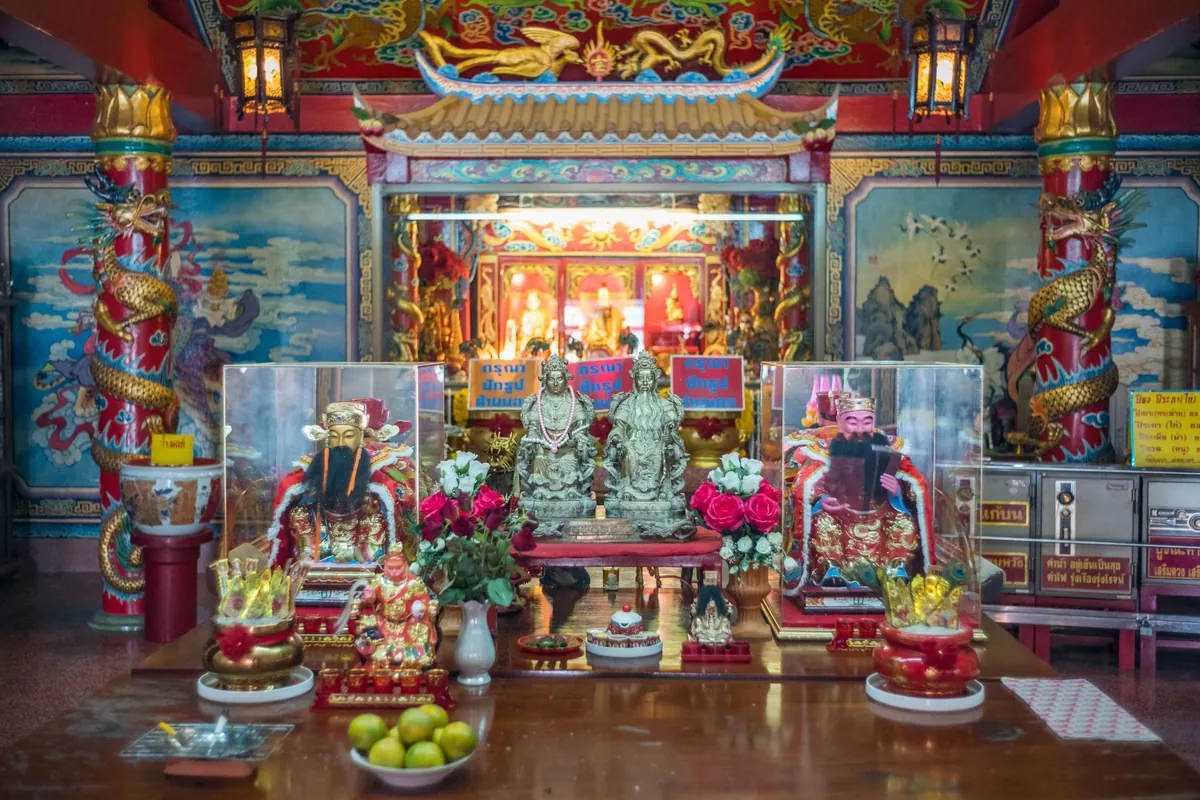 Chao Pho-Chao Mae Chum Saeng Shrine — photo 2