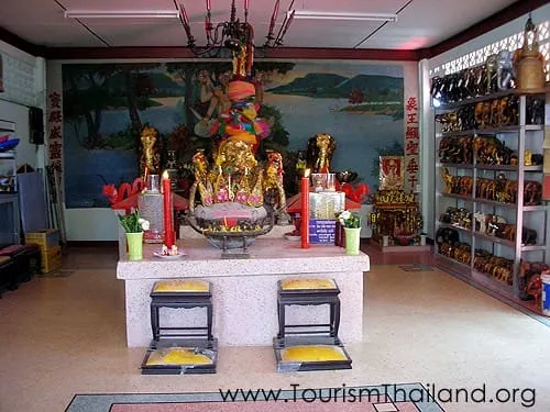 Chao Por Chang Puek Shrine