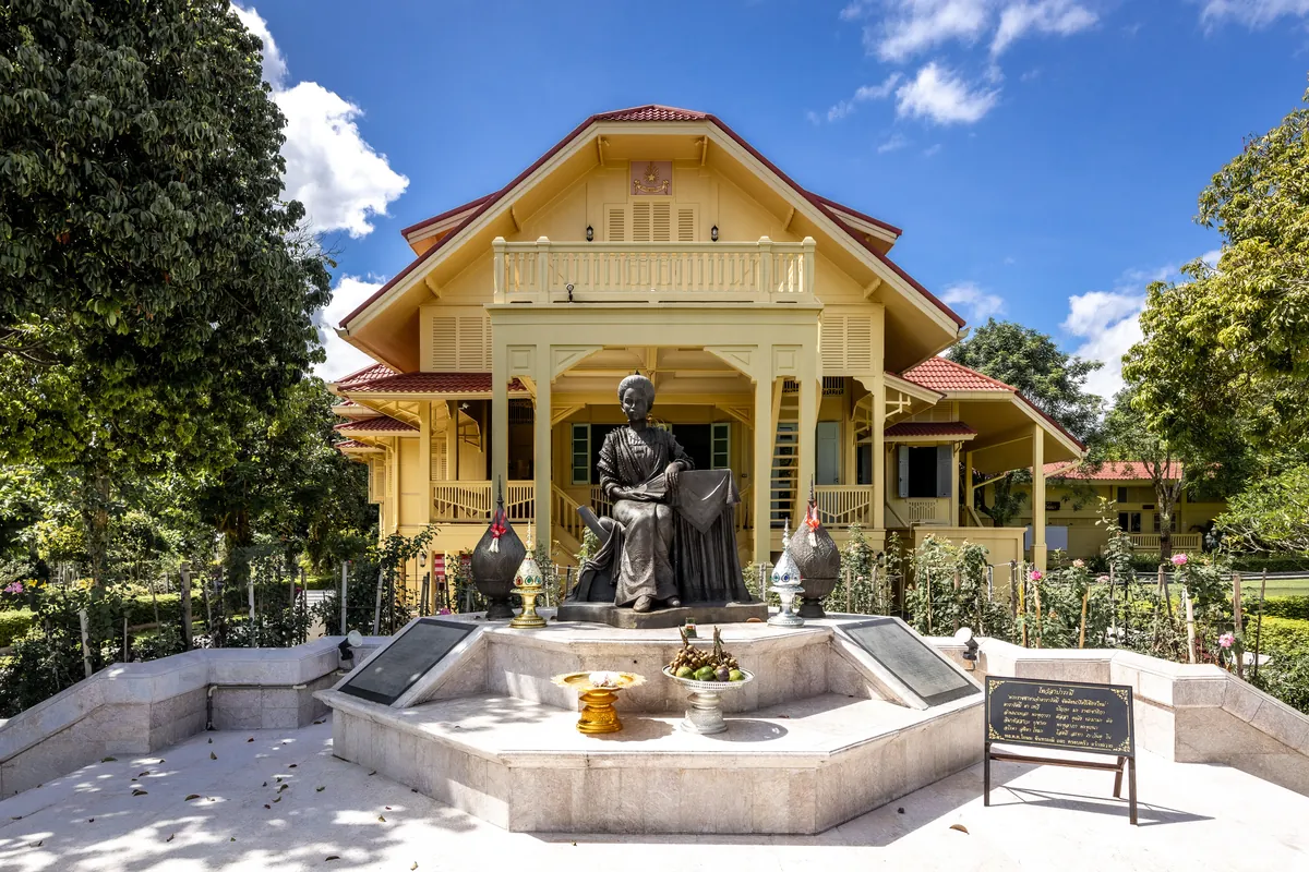 Daraphirom Palace