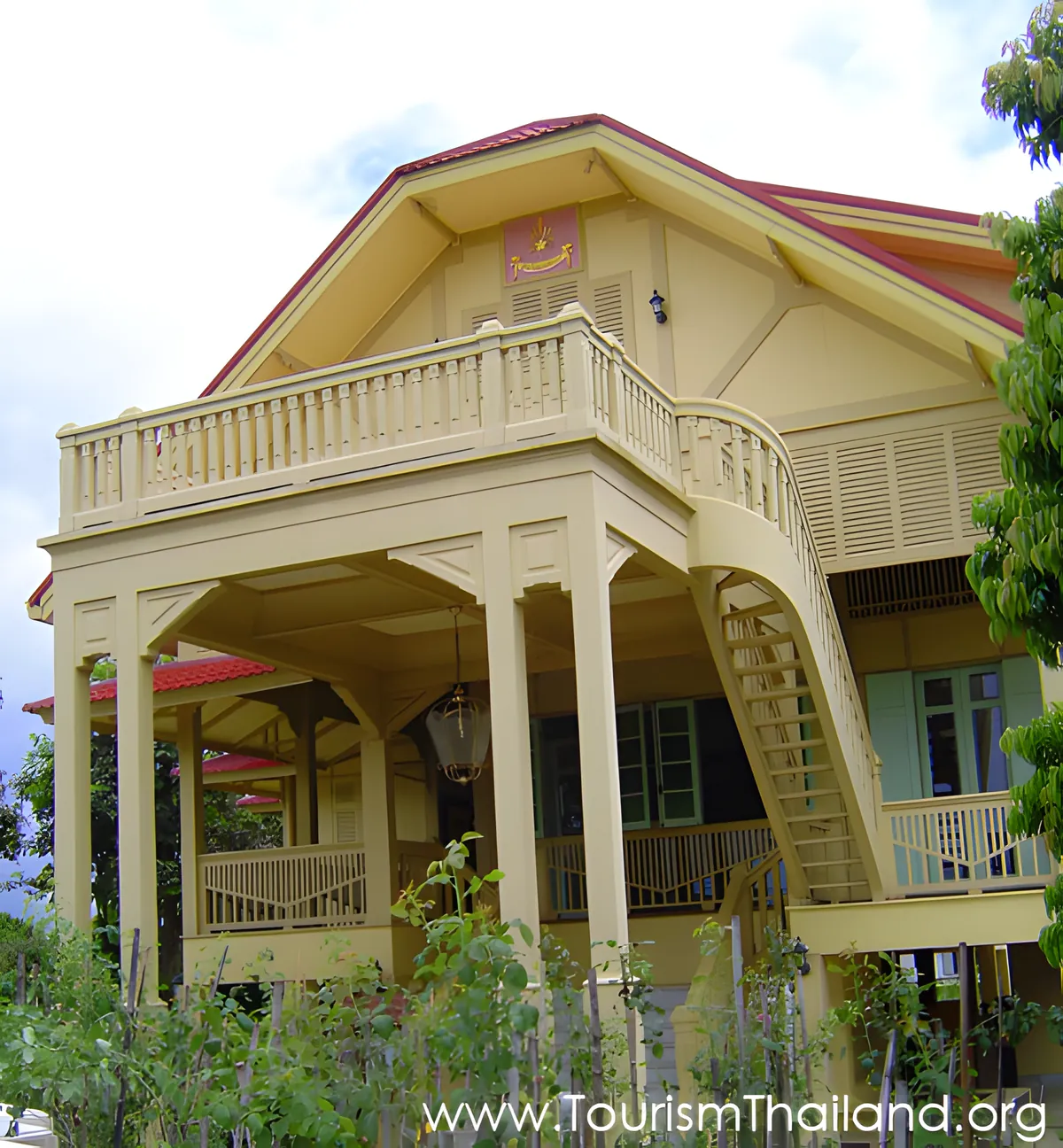 Daraphirom Palace