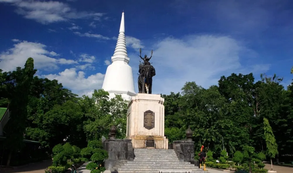 Don Chedi Monument