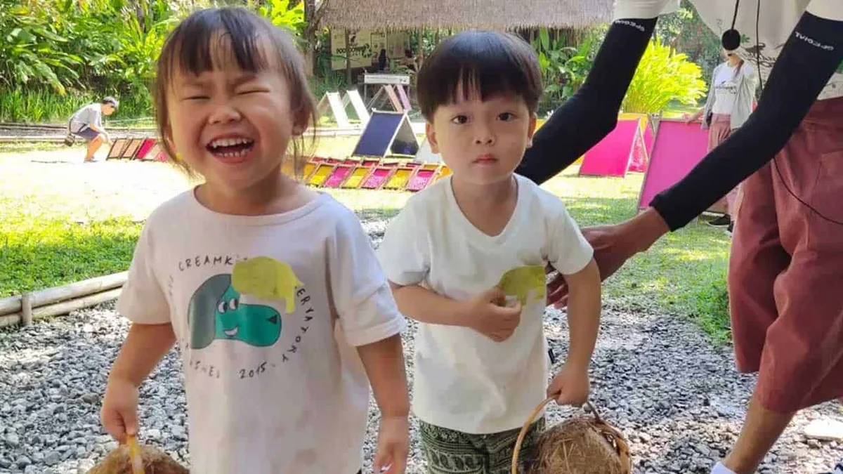 Elephant Poopoopaper Park