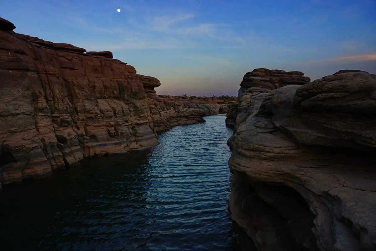 Hat Chom Dao or Kaeng Chom Dao