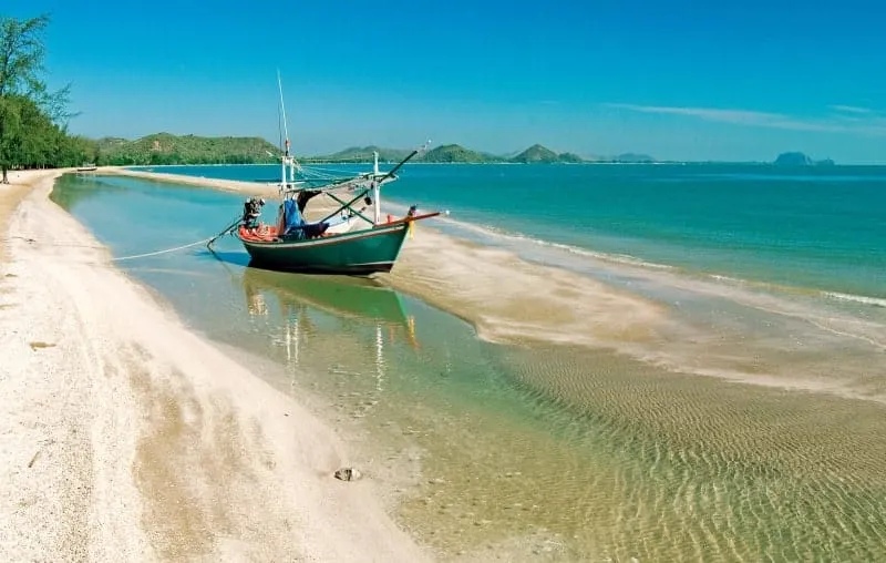 Hat Sam Roi Yot (Hat Nom Sao)