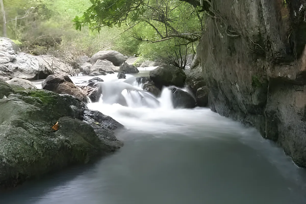 Hew Noi Waterfall