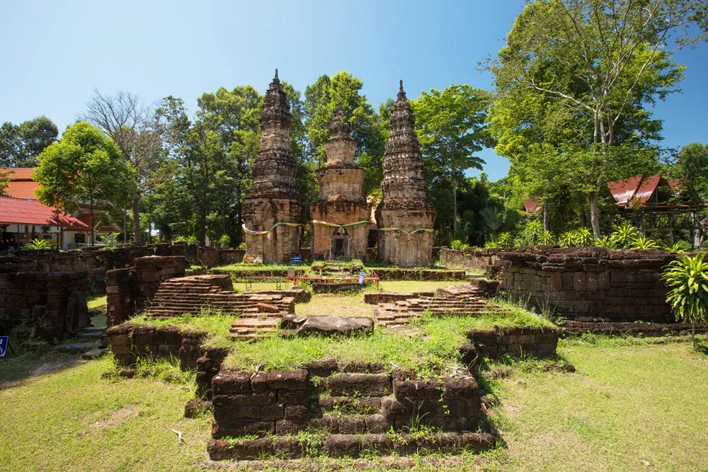 Huai Thap Than Khmer Ruins (Ban Prasart Khmer Ruins) — photo 2