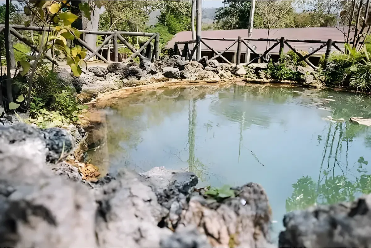 Huoy Nam Nug hot spring