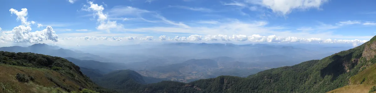 The ridge trail at Kew Mae Pan, Doi Inthanon