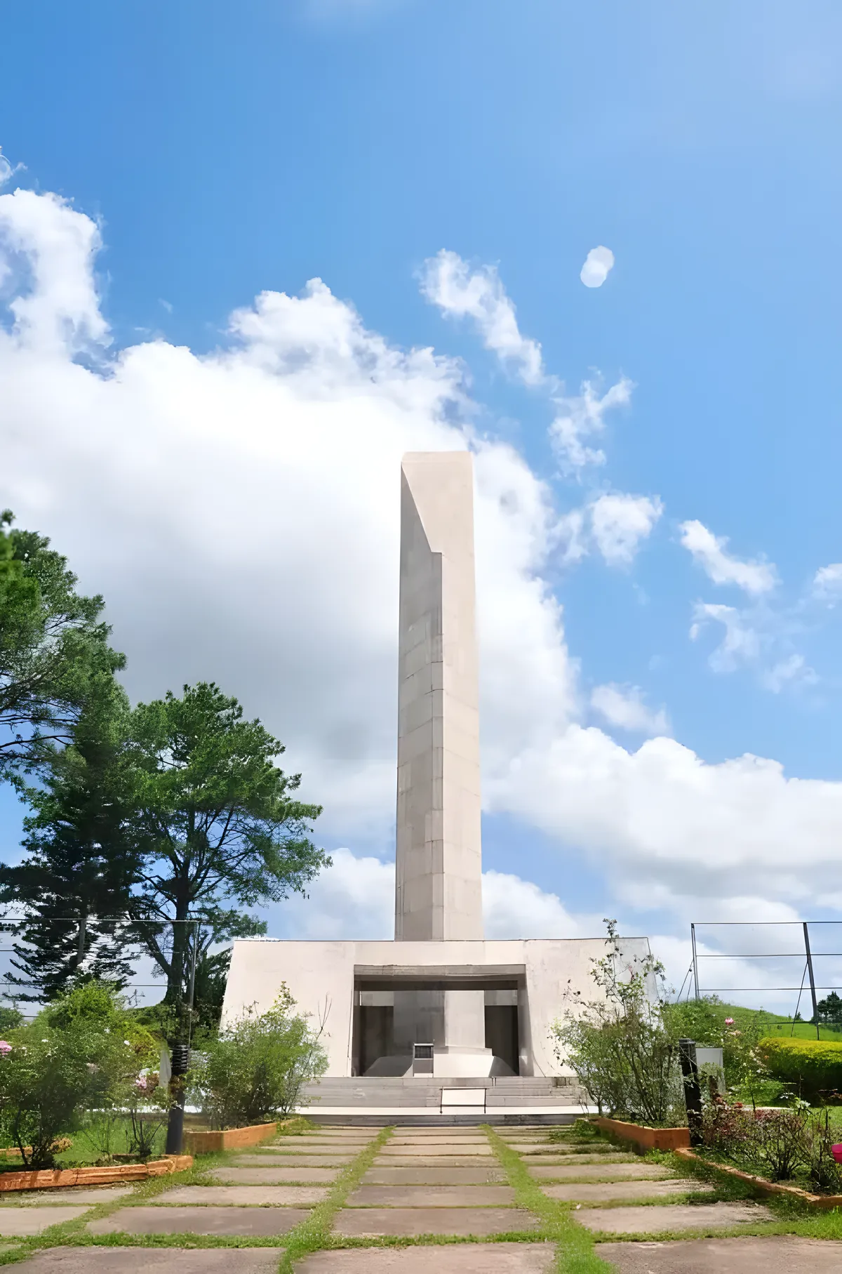 Khao Kho Sacrificial Monument (Information and Travel Videos)