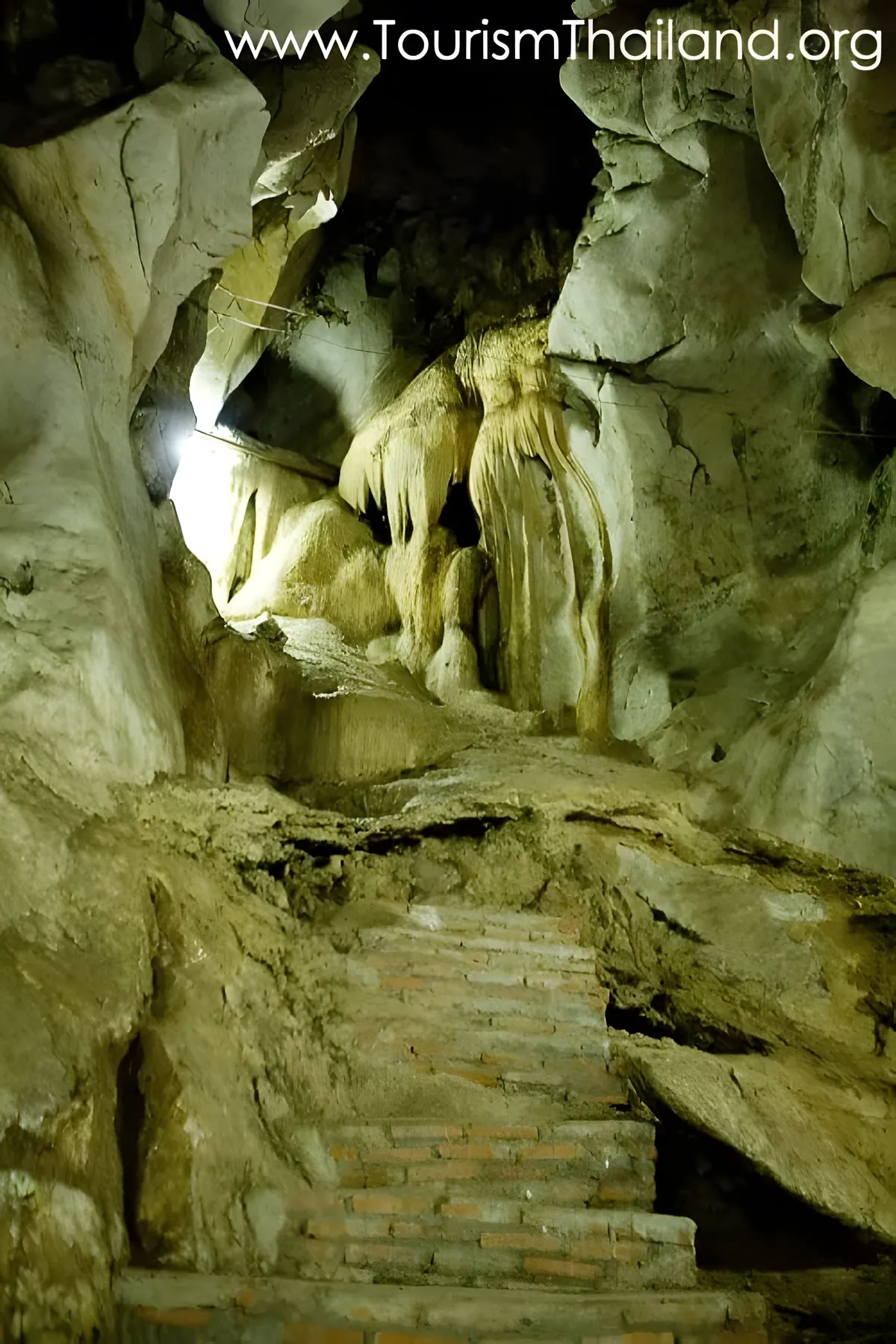 Khao Tham Phra