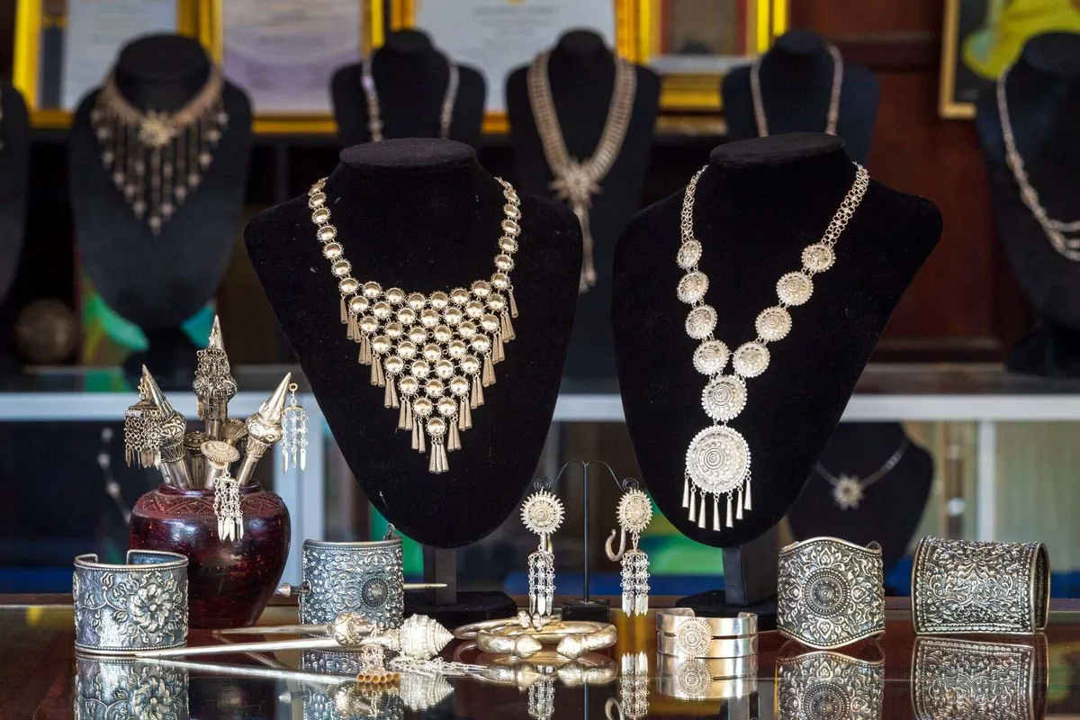 Khwao Sinarin Silver Handicraft Village