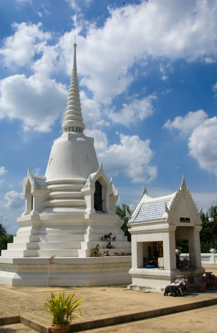 King Taksin the Great Stupa Memorial — photo 2