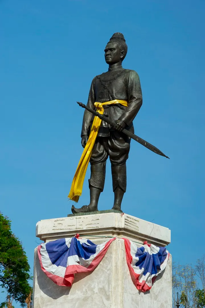 King U-Thong Monument — photo 2
