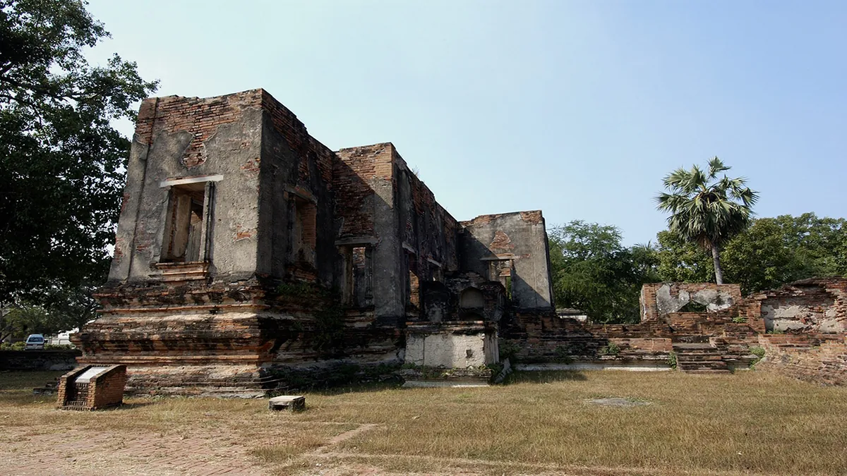 Kraison Siharat Hall (The Chub Sorn Lake Pavilion or Yen Pavilion)