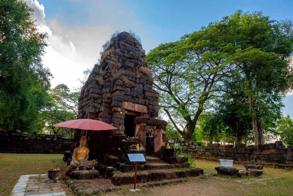 Ku Mahathat (Prang Ku Ban Kwao)