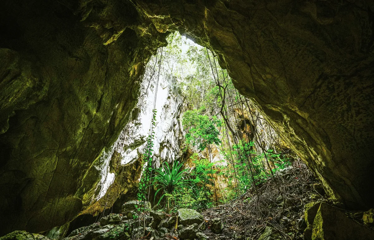 Luang Pha Wiang Cave