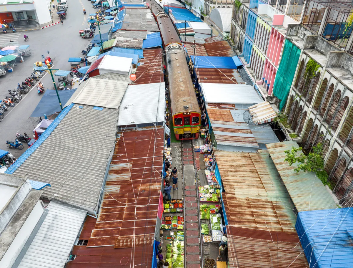 Mae Klong Railway Market (Hoop Rom Market) — photo 2