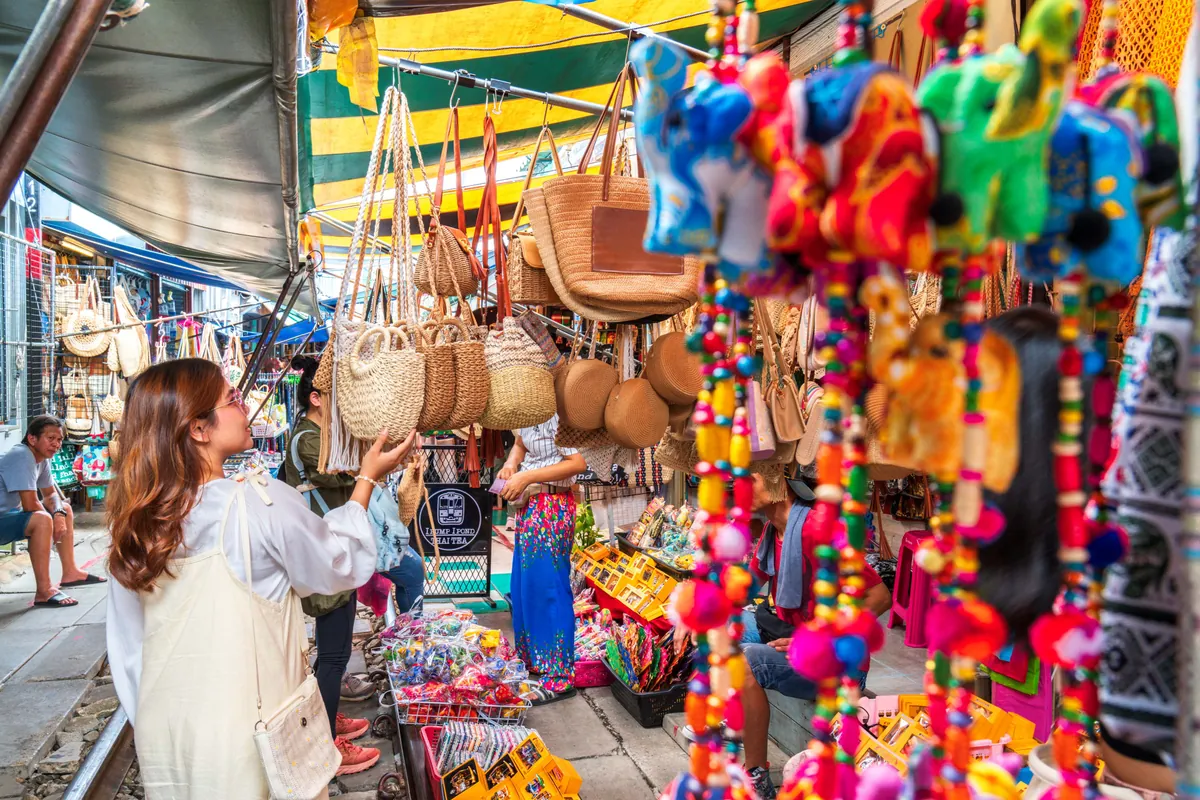 Mae Klong Railway Market (Hoop Rom Market) — photo 3