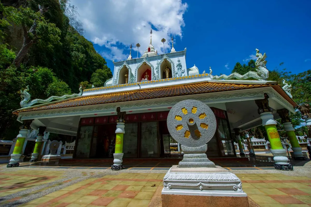 Manorah Reclining Buddha Image at Wat Phukhao Thong — photo 3