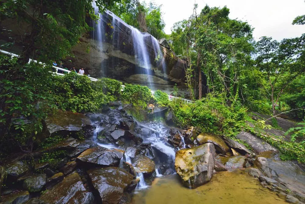 Pha Nam Yoi (Isan Buddist Park)