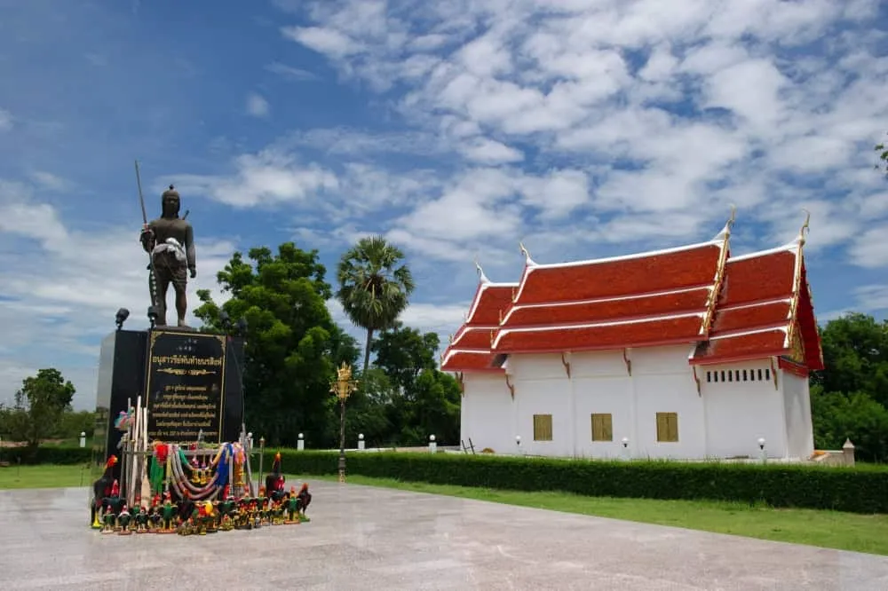 Phanthai Norasing Monument