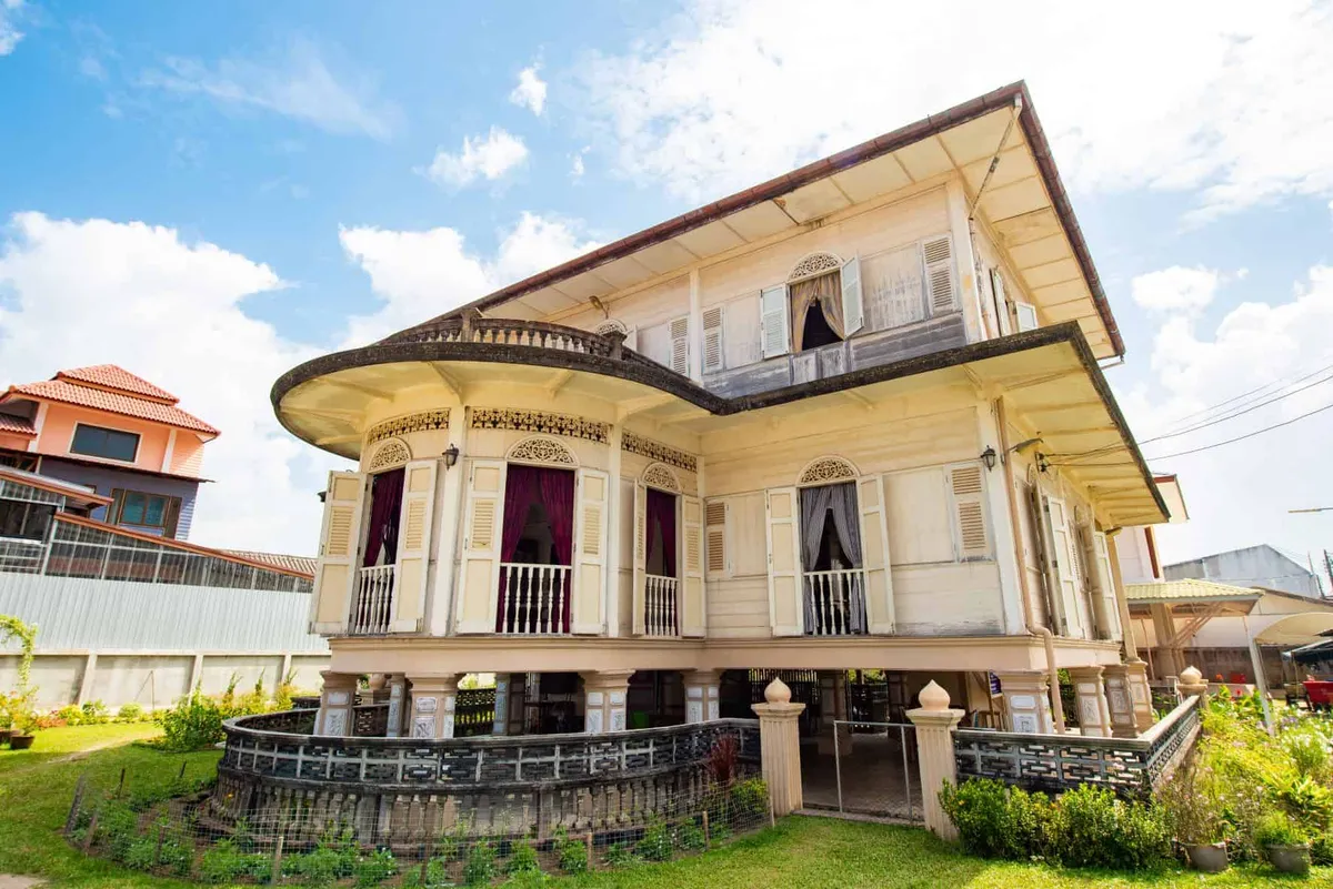 Phiphitphakdi Palace