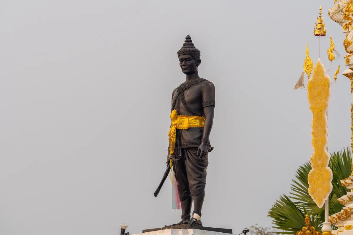 Pho Khun Ngam Mueang Monument — photo 3