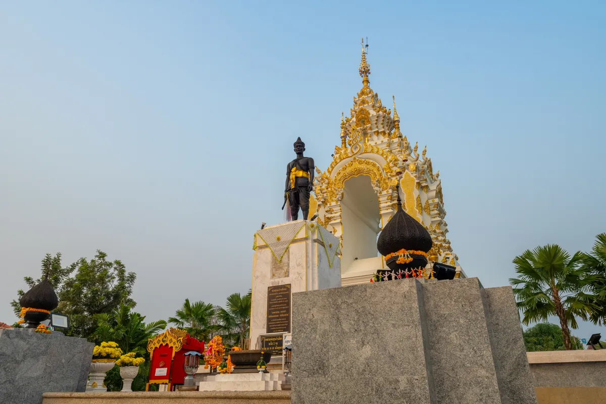 Pho Khun Ngam Mueang Monument — photo 4