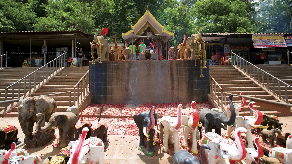 Pho Ta Hin Chang Shrine