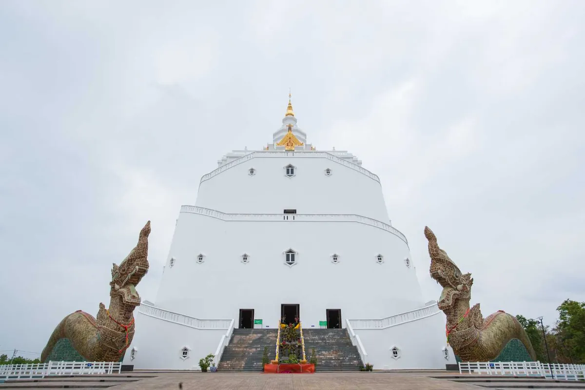 Phra Mahathat Chedi Khosapanyo Si Phanom — photo 2