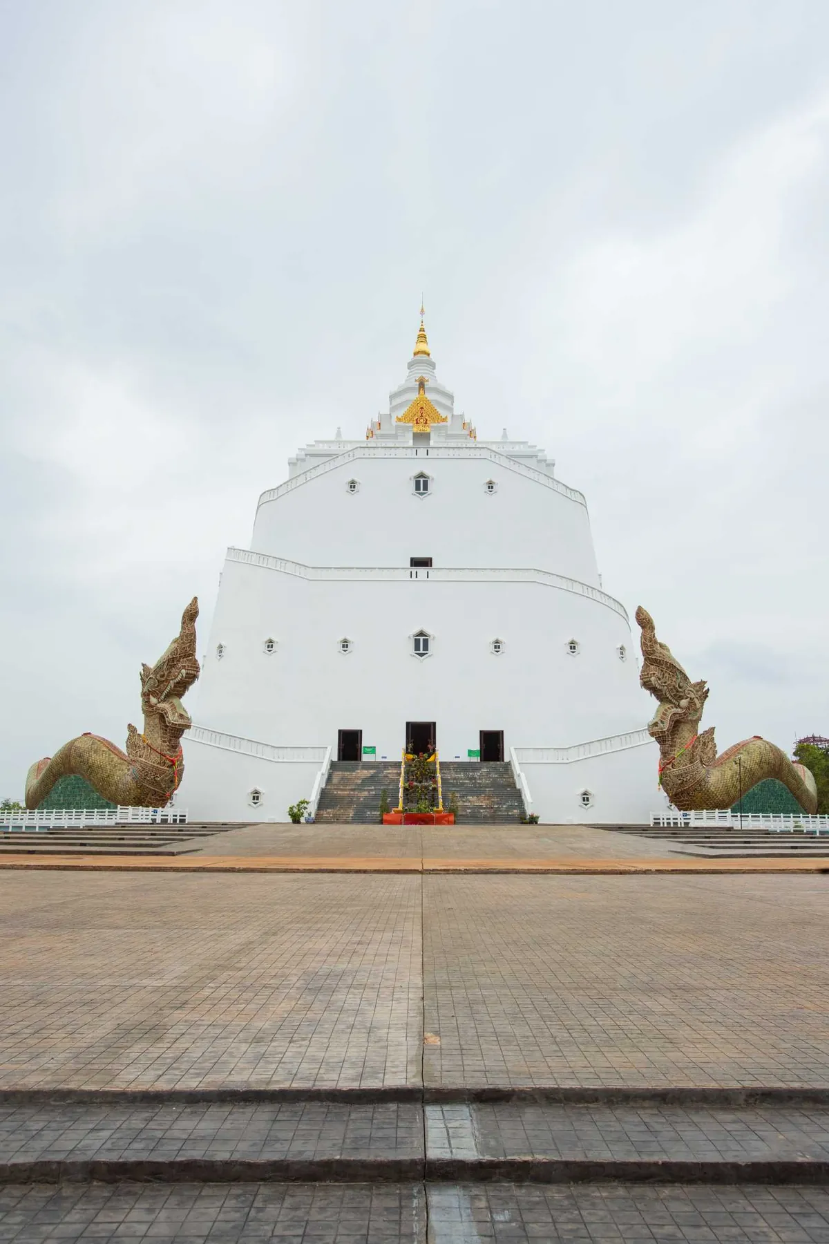 Phra Mahathat Chedi Khosapanyo Si Phanom — photo 3