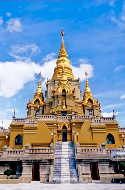 Phra Mahathat Chedi Phra Phutthathamprakat