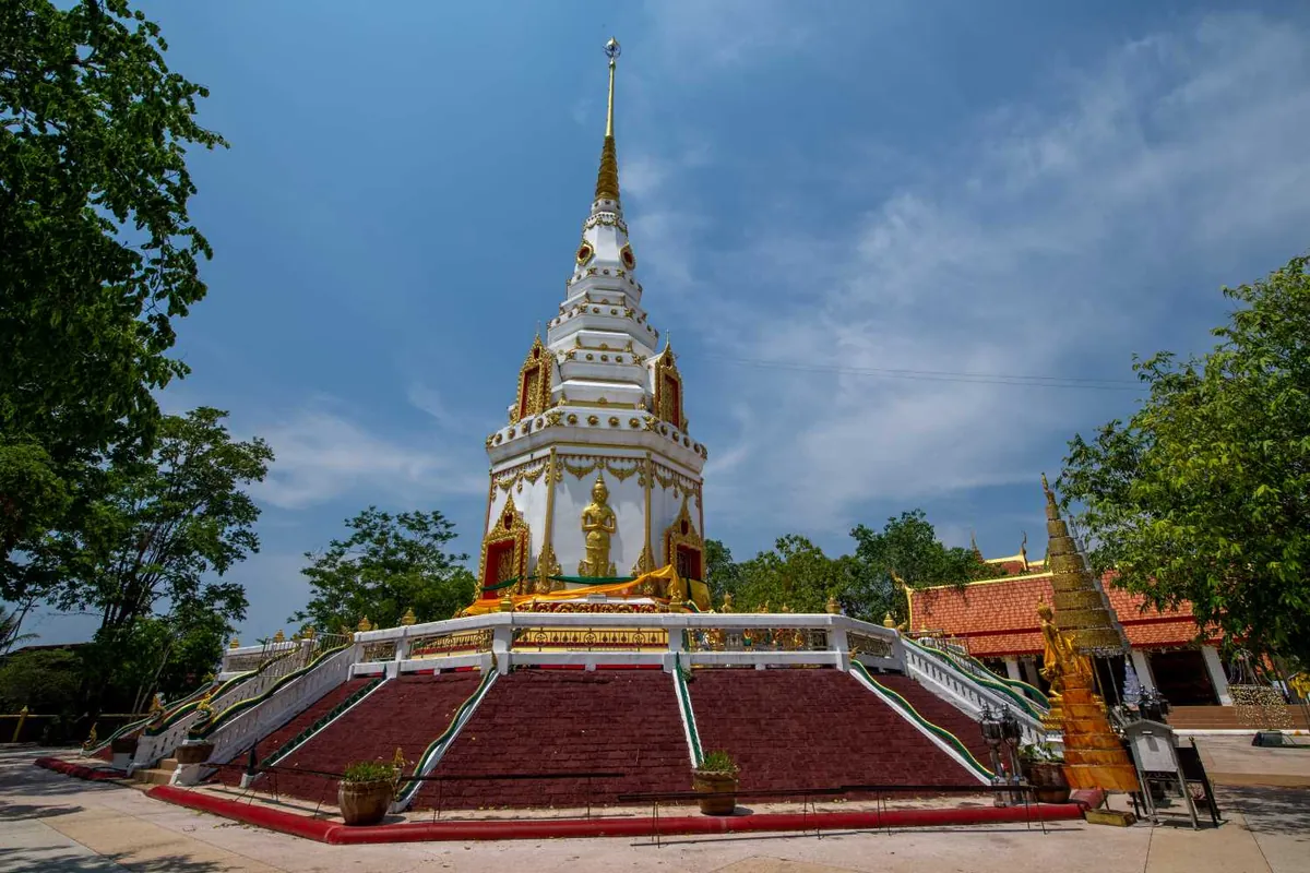 Phra That Mahachai — photo 2