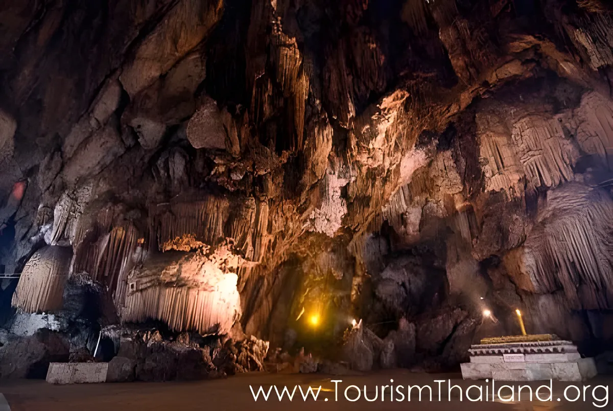 Phrathat Charoen Dham Cave (Bo Pla Cave)
