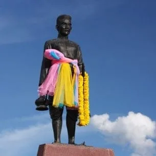 Phraya Chai Sunthon Monument (Chao Som Phamit)
