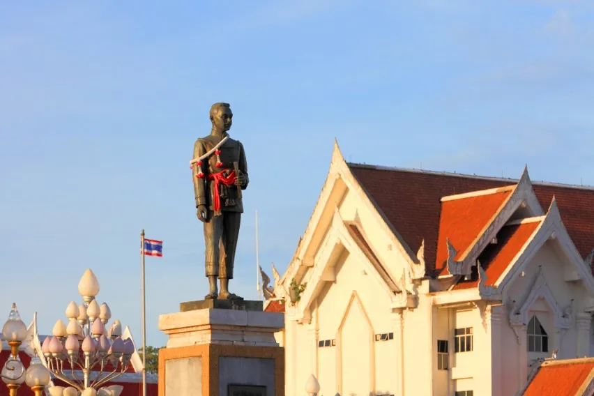 Phraya Phakdi Chumphon (Lae) Monument