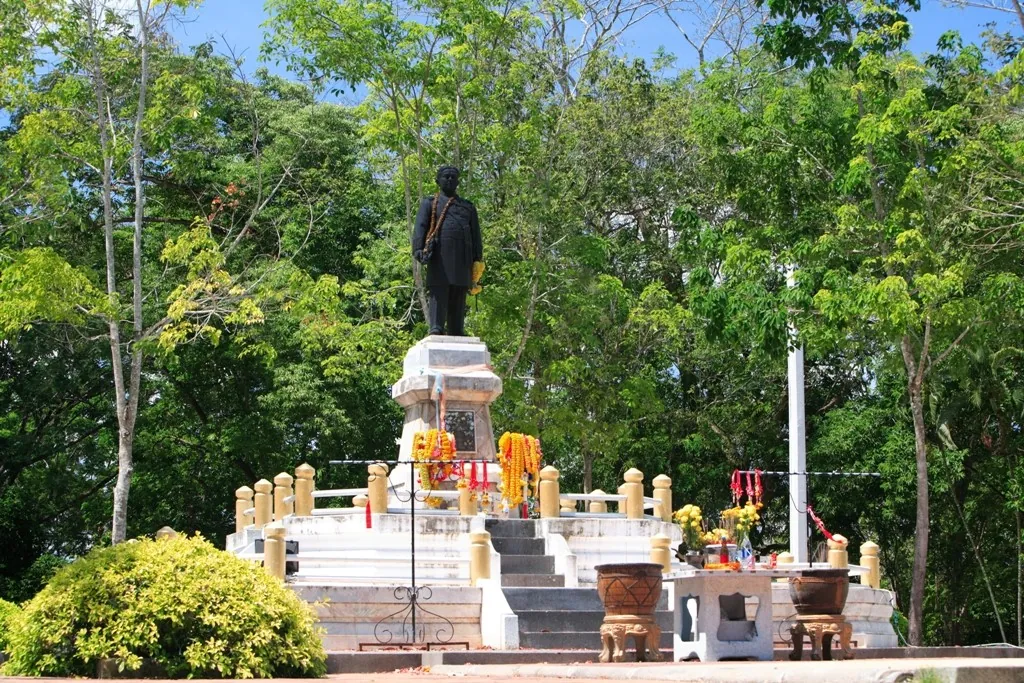 Phraya Ratsadanupradit Mahisornpakdee Monument