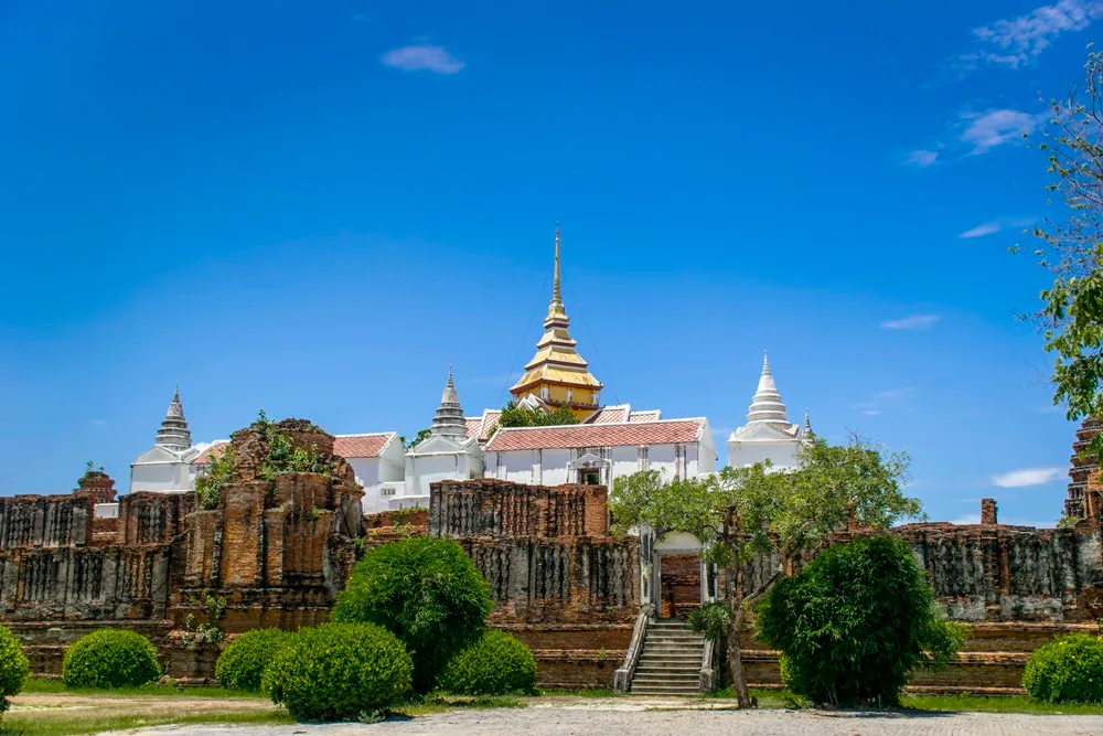 Prasat Nakhon Luang — photo 2