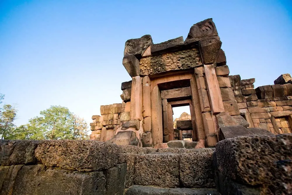 Prasat Pueai Noi or Phrathat Ku Thong