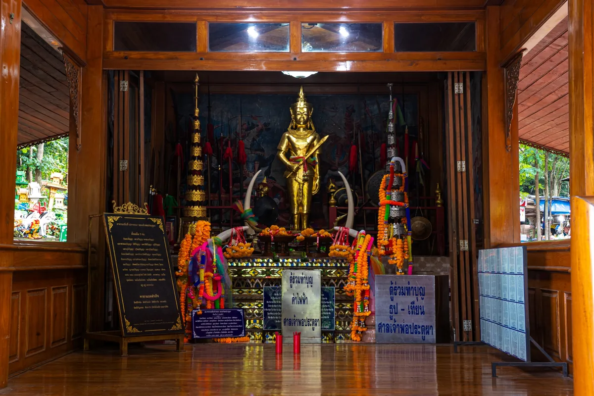 Pratu Pha’s shrine — photo 2