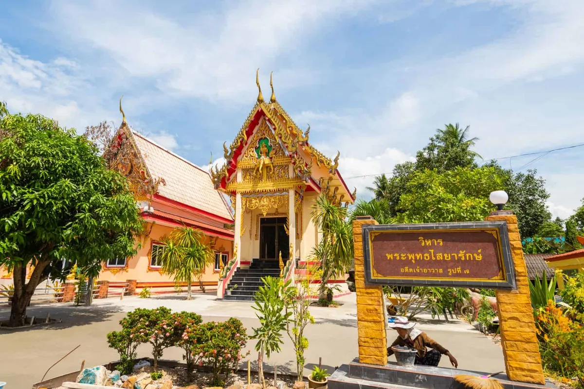 Reclining Buddha at Wat Khuha Phimuk