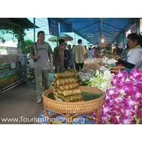 Sai Noi Floating Market