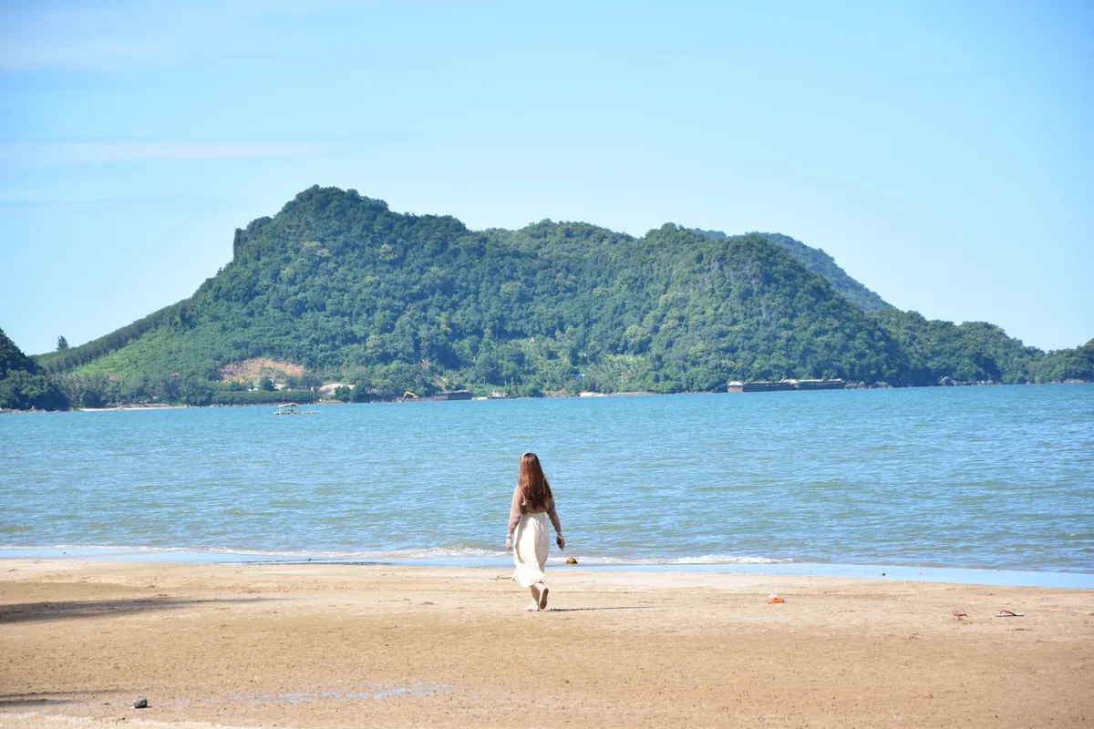 Sai Ri Sawi Beach