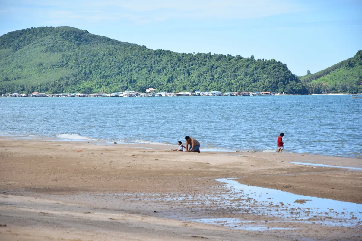 Sai Ri Sawi Beach — photo 3