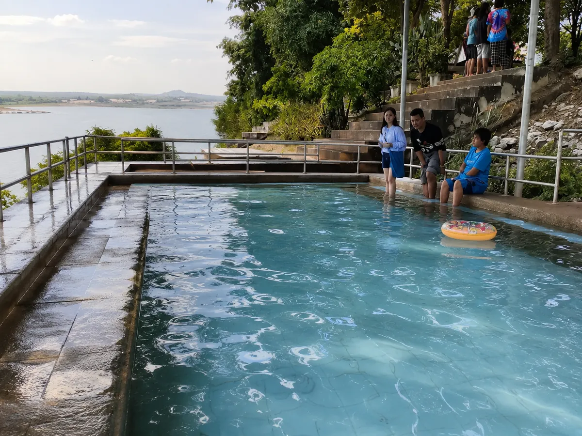 Samor Thong Hot Spring