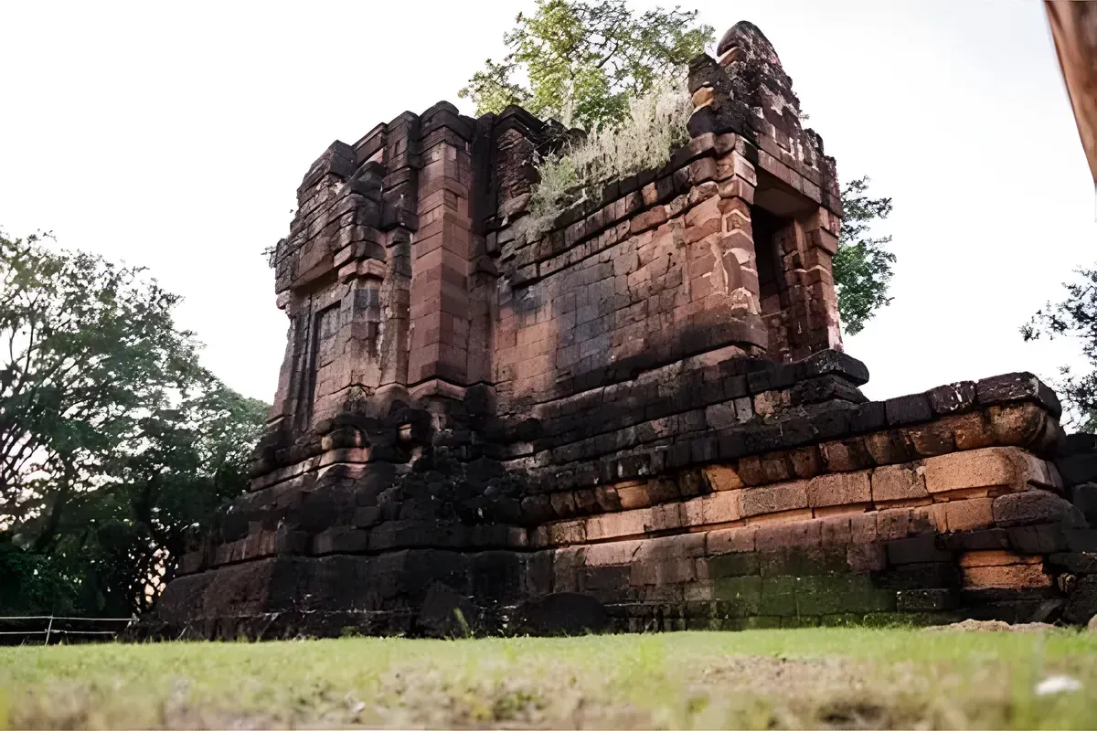San Ta Pha Daeng