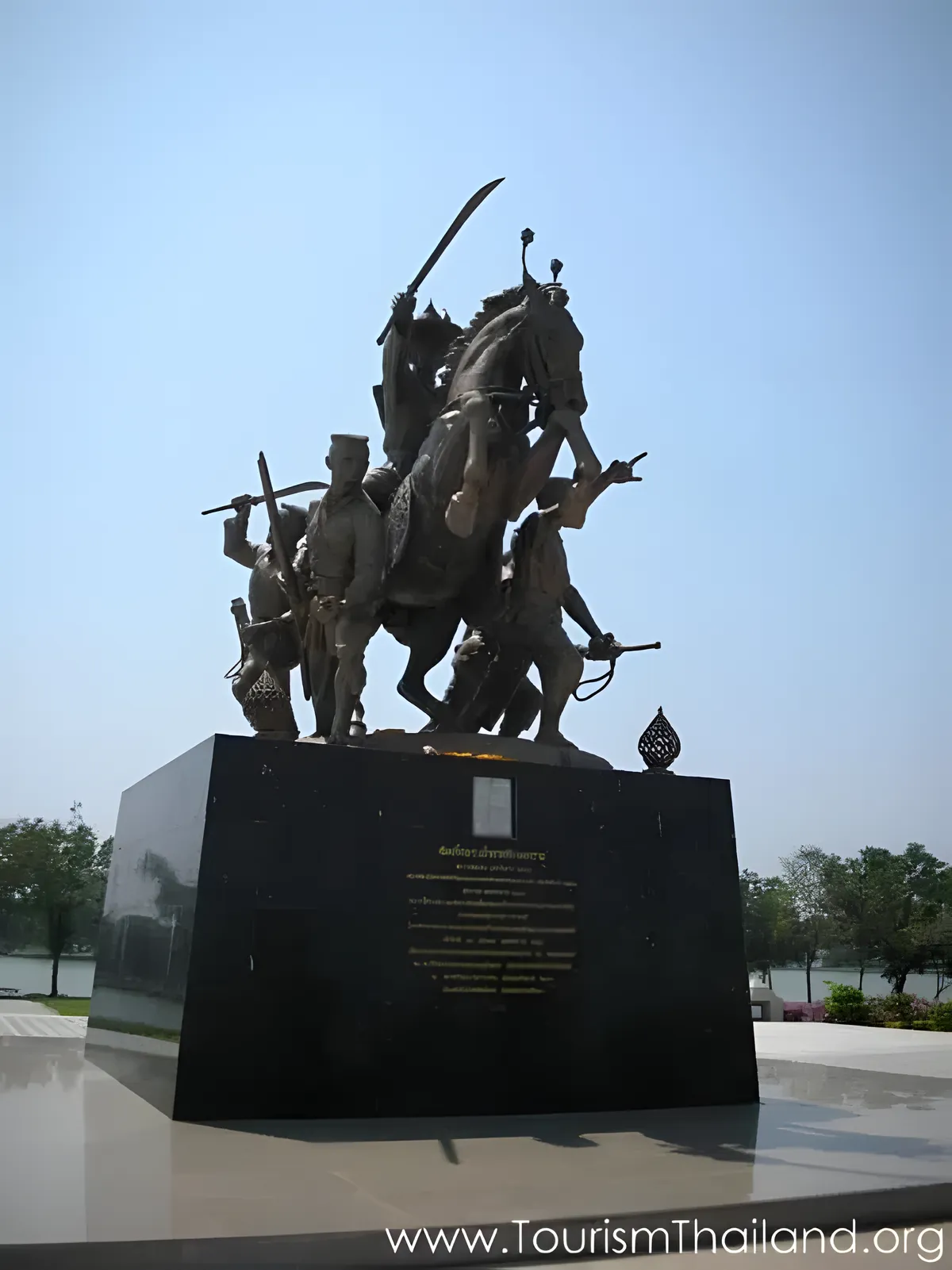 Somdet Phra Chao Taksin Maharat Public Park