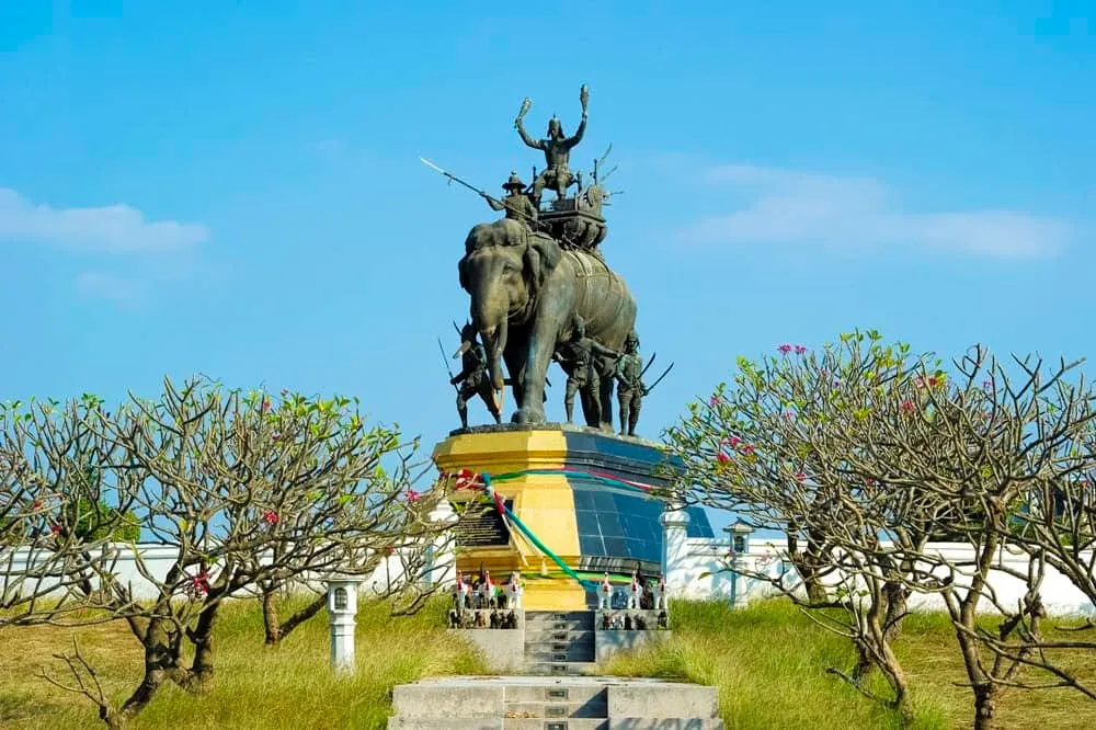 Somdet Phra Suriyothai Monument