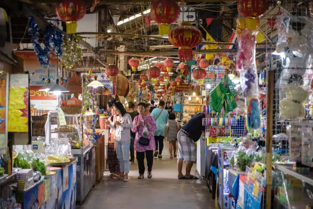Talat Khlong Suan Roi Pi (100-year-old Garden-Canal Market)